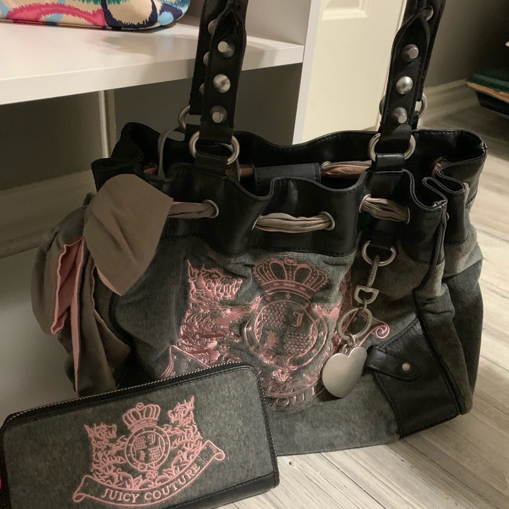 Juicy contour Gray and black and powder pink purse